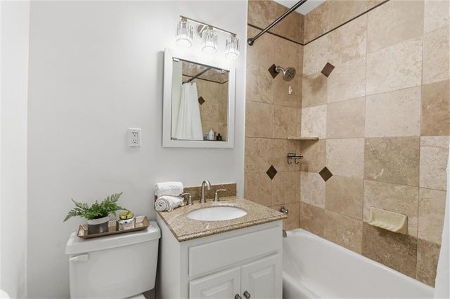 229 Ward Parkway 603B, Kansas City, MO 64112
