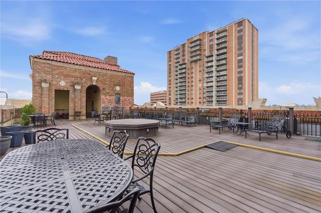 229 Ward Parkway 603B, Kansas City, MO 64112