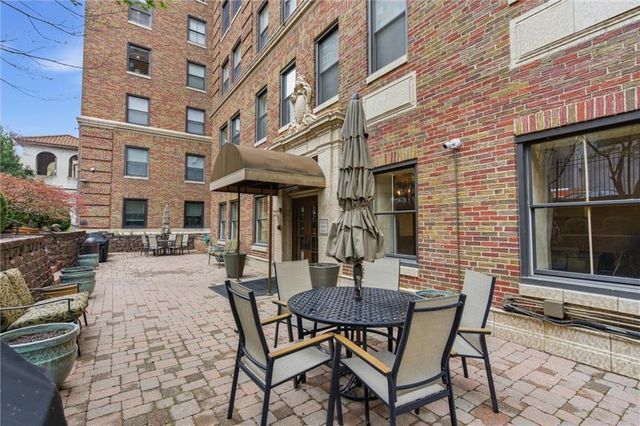 229 Ward Parkway 603B, Kansas City, MO 64112