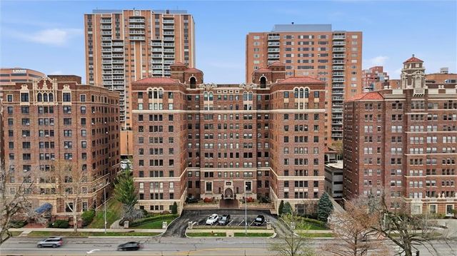 229 Ward Parkway 603B, Kansas City, MO 64112