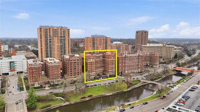229 Ward Parkway 603B, Kansas City, MO 64112