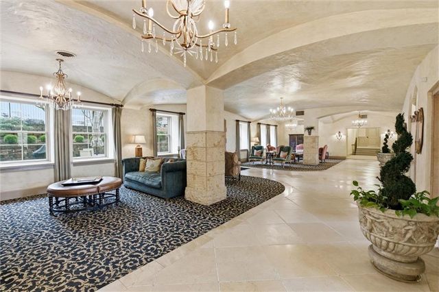 229 Ward Parkway 603B, Kansas City, MO 64112