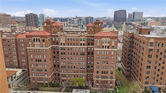 229 Ward Parkway 603B, Kansas City, MO 64112
