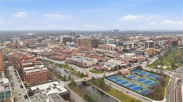 229 Ward Parkway 603B, Kansas City, MO 64112