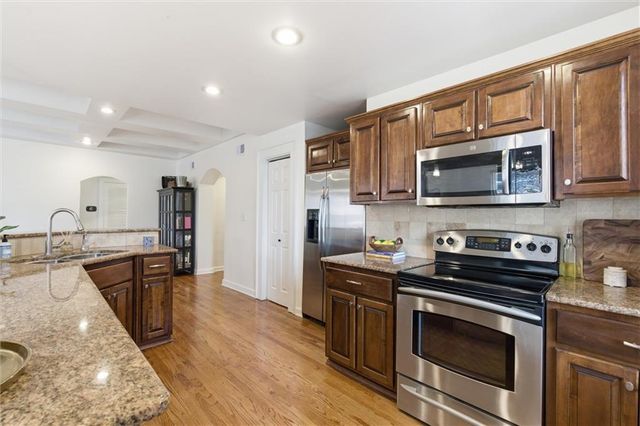 229 Ward Parkway 603B, Kansas City, MO 64112
