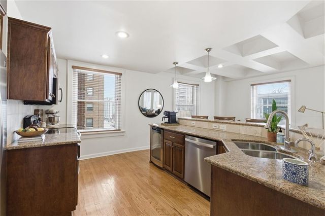 229 Ward Parkway 603B, Kansas City, MO 64112
