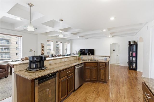 229 Ward Parkway 603B, Kansas City, MO 64112