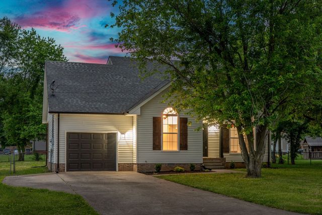 3403 Minor Dr, Clarksville, TN 37042