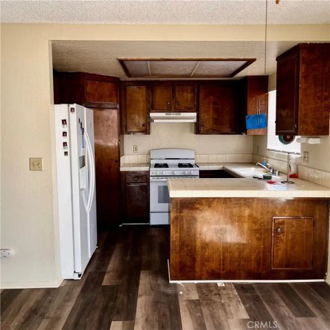 15590 Erie Road, Apple Valley, CA 92307