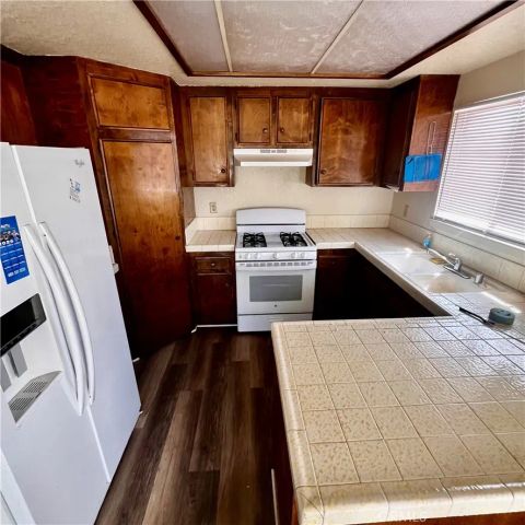 15590 Erie Road, Apple Valley, CA 92307
