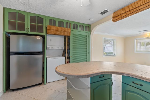 240 NW 24TH CT, Pompano Beach, FL 33064