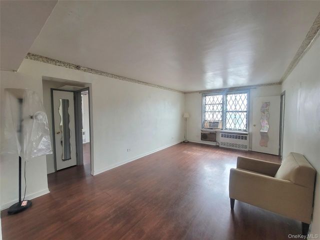 87-20 175th Street 1M, Jamaica, NY 11432