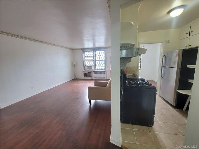 87-20 175th Street 1M, Jamaica, NY 11432