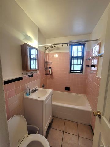 87-20 175th Street 1M, Jamaica, NY 11432