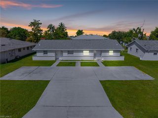 1722 SW Santa Barbara PL, Cape Coral, FL 33991