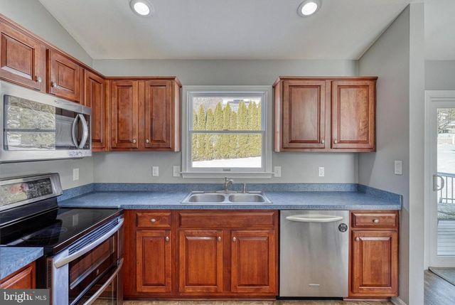 331 BRADDOCK DR, Etters, PA 17319