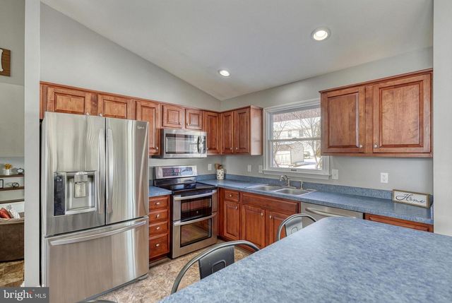 331 BRADDOCK DR, Etters, PA 17319