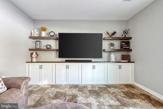 331 BRADDOCK DR, Etters, PA 17319