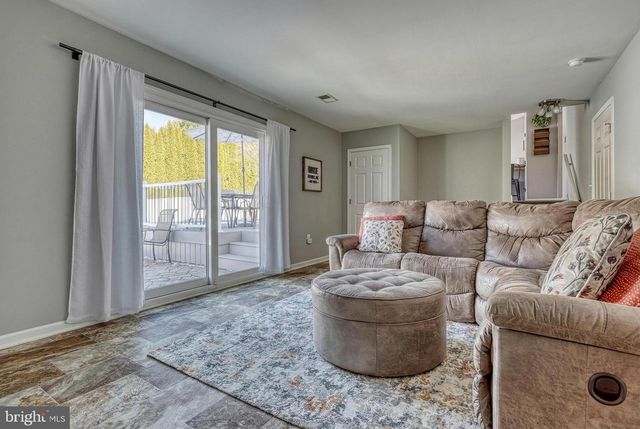 331 BRADDOCK DR, Etters, PA 17319