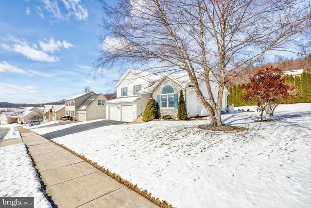 331 BRADDOCK DR, Etters, PA 17319