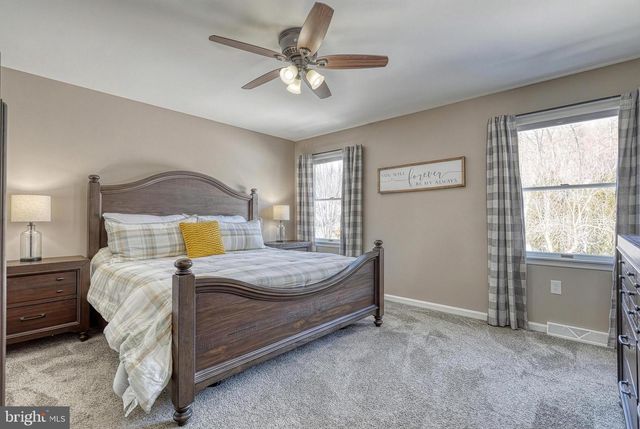 331 BRADDOCK DR, Etters, PA 17319