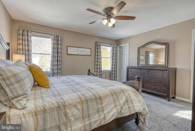 331 BRADDOCK DR, Etters, PA 17319