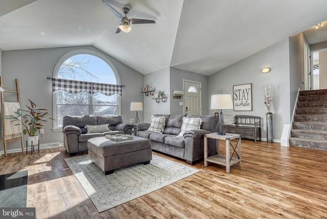 331 BRADDOCK DR, Etters, PA 17319