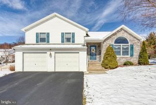 331 BRADDOCK DR, Etters, PA 17319
