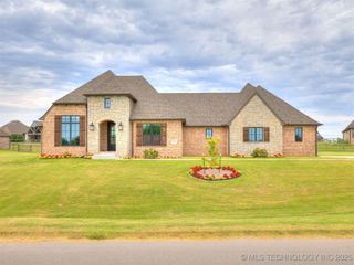 8403 E 106th Place North, Owasso, OK 74055