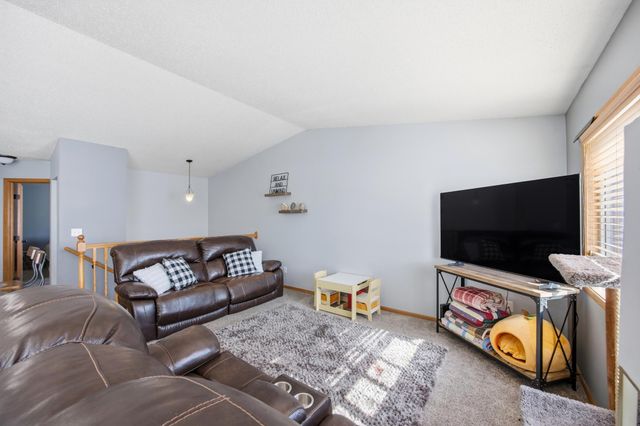 5284 49th Avenue S, Fargo, ND 58104