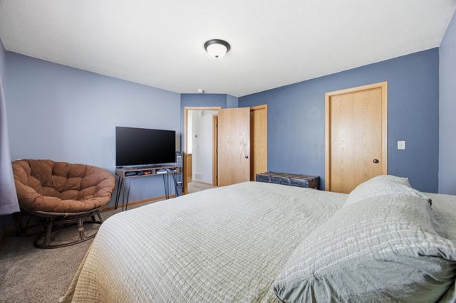 5284 49th Avenue S, Fargo, ND 58104