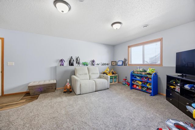 5284 49th Avenue S, Fargo, ND 58104