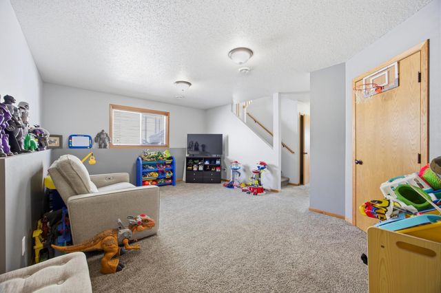 5284 49th Avenue S, Fargo, ND 58104