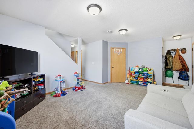 5284 49th Avenue S, Fargo, ND 58104