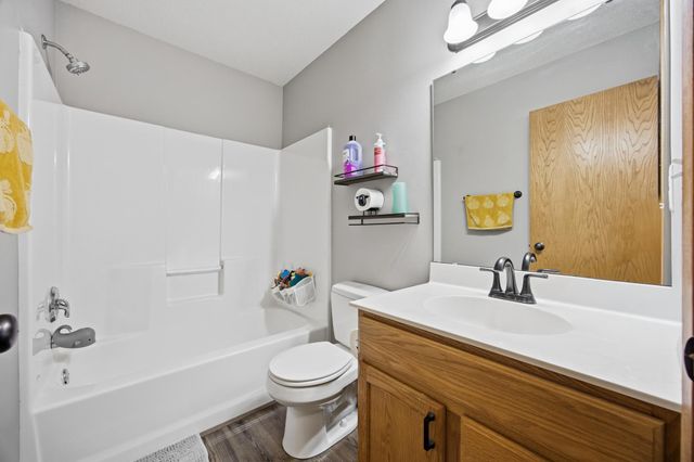 5284 49th Avenue S, Fargo, ND 58104