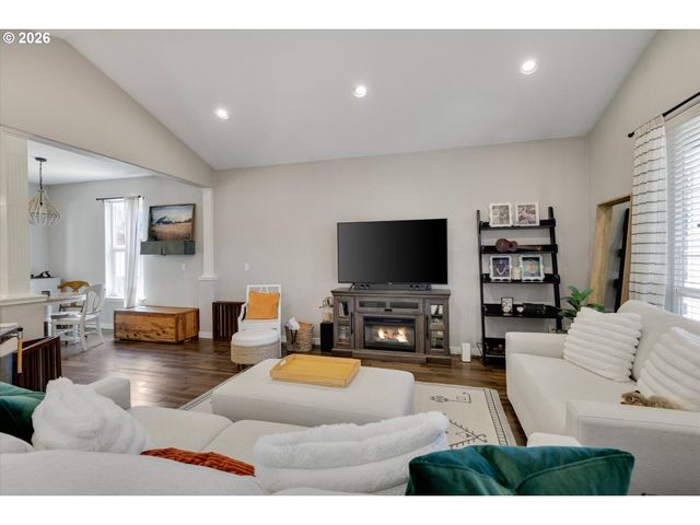 13800 HOLCOMB Blvd, Oregon City, OR 97045