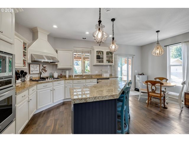 13800 HOLCOMB Blvd, Oregon City, OR 97045