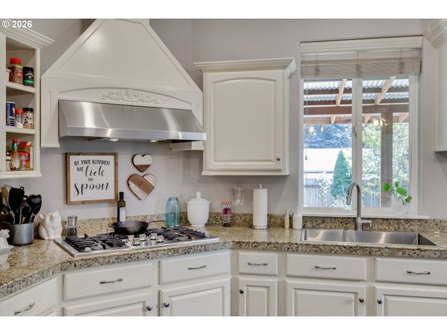 13800 HOLCOMB Blvd, Oregon City, OR 97045