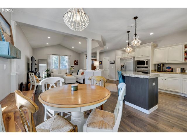 13800 HOLCOMB Blvd, Oregon City, OR 97045
