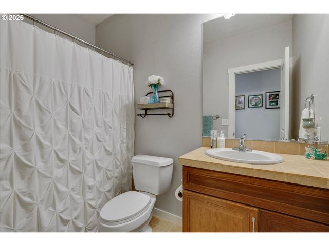 13800 HOLCOMB Blvd, Oregon City, OR 97045