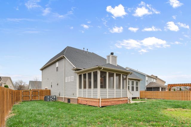 1226 Cotillion Dr, Murfreesboro, TN 37128