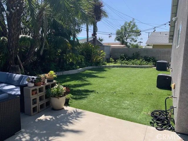 9652 Pollack Dr, Huntington Beach, CA 92646