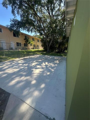 5651 NW 3rd St, Miami, FL 33126