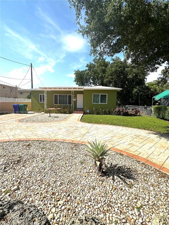 5651 NW 3rd St, Miami, FL 33126