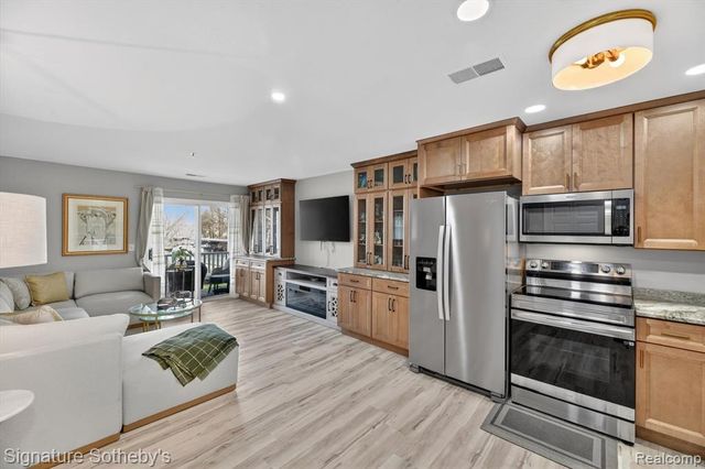 1155 S Lake Drive 71, Novi, MI 48377