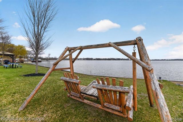 1155 S Lake Drive 71, Novi, MI 48377