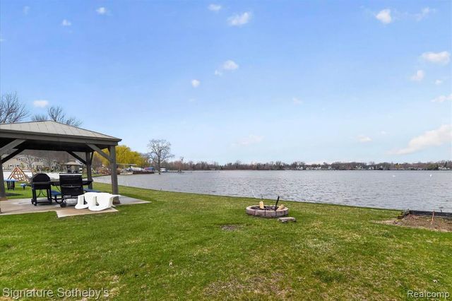 1155 S Lake Drive 71, Novi, MI 48377
