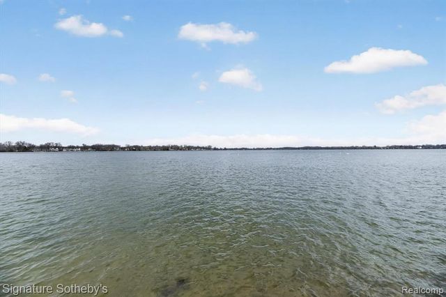 1155 S Lake Drive 71, Novi, MI 48377