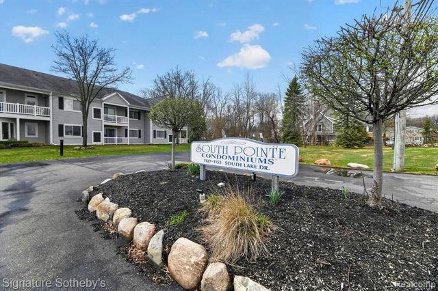 1155 S Lake Drive 71, Novi, MI 48377