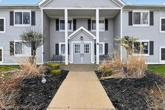 1155 S Lake Drive 71, Novi, MI 48377